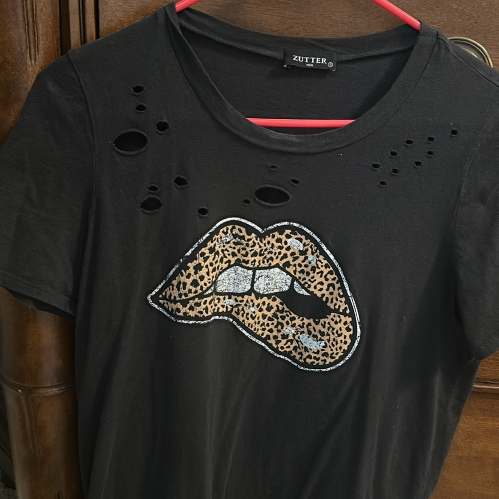 Zutter Cheetah Smile Rip Tee. - Picture 2 of 4